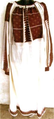 cămașă femeiască cu poale; Ie cu fuști pe grena