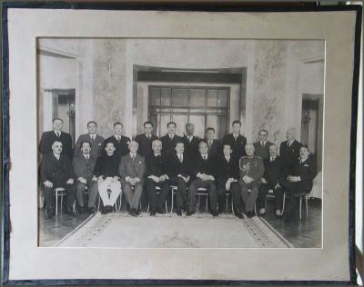  ; Tablou - fotografie cu membrii guvernului Iuliu Maniu (1932-1933)