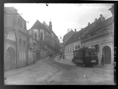 clișeu - Emil Fischer; Strada Gen.Magheru din Sibiu cu tramvaiul vechi.
