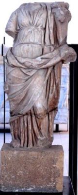 statuie; Fortuna