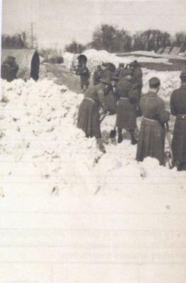 fotografie; Deszăpezirea Șoselei de la Strunga-Iași în aprilie 1944