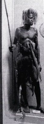 mulaj; Masai cu costum și arme tradiționale