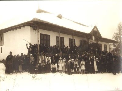 fotografie; Școala din satul Mastacăn