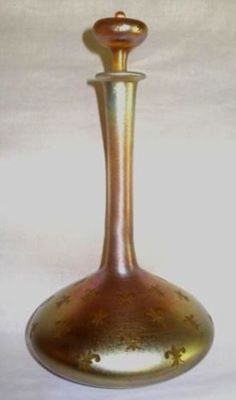 Carafă cu bază circulară