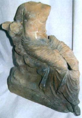 statuetă; Afrodita șezând pe stâncă