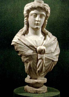 bust; Isis