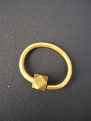 Cercel din aur cu cap poliedric masiv