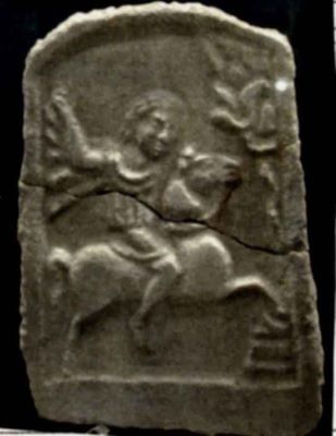 basorelief; Cavalerul trac