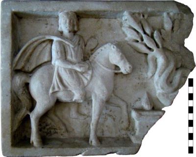 basorelief; Cavalerul Trac