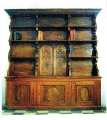 Bibliotecă cu însemne ale familiei Regelui Carol I al României