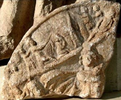 basorelief; Relief mitriac