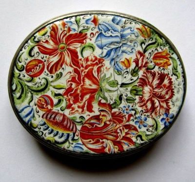 cutie decorativă