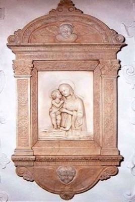 basorelief; Madona cu Pruncul