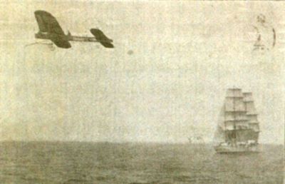 Carte poștală ilustrată; Bleriot trecând canalul Mânecei cu Monoplanul