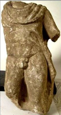 altorelief; Relief votiv reprezentându-l pe Apollo