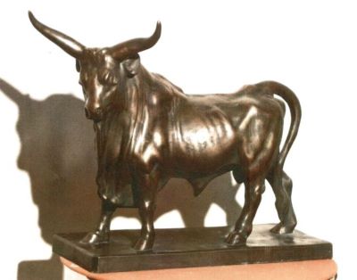 sculptură; Taur