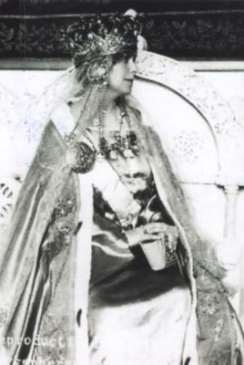 fotografie - Guggenberger, Marovits; Regina Maria a României, la Marea Încoronare de la Alba-Iulia, din 15 octombrie 1922