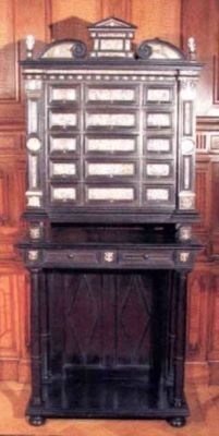 Cabinet cu postament