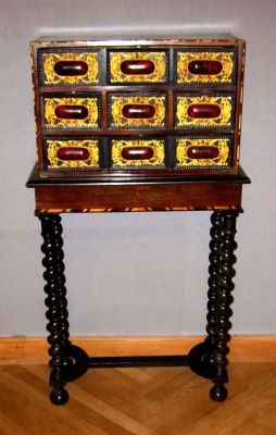 cabinet; Vargueňo