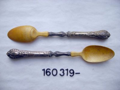 Lingură pentru servit salata