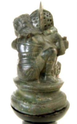 statuetă; Ornament de mobilier cu lupta dintre doi gladiatori