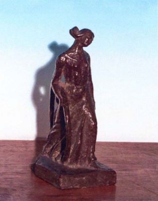 sculptură - Emilian, Celine; Femeie cu arc