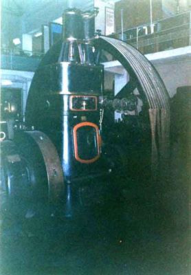 Etablissements delaunay belleville St. Denise Seine and Siemens Schuckert; mașină cu aburi vericală cuplată cu generator de curent continuu