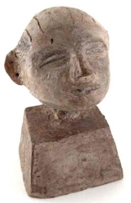 cap de statuetă antropomorfă