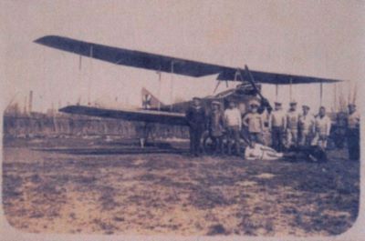 fotografie - Tisch, Jozsef; Grup de militari austro-ungari în fața unui biplan militar