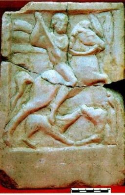 basorelief; Cavalerul trac călare