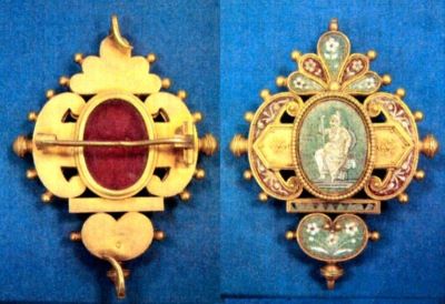 broșă cu mozaic și chenar filigranat