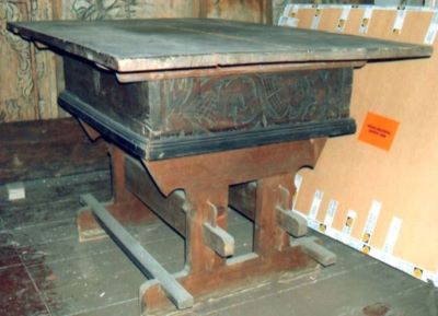 masă sculptată