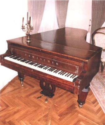 instrument muzical; pian