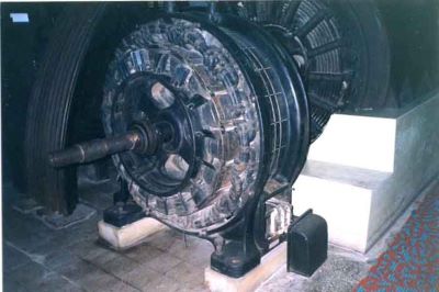 AEG; alternator trifazic