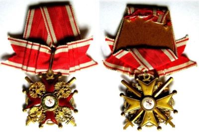 Ordinul rusesc Sfântul Stanislas model militar, de război, Clasa III-a cu spade și fundă pe panglică