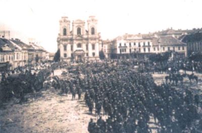 fotografie; Sosirea primelor trupe române în piața Domului
