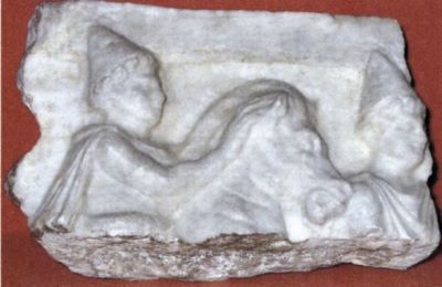 basorelief; relief de cult