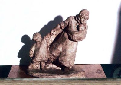 sculptură - Medrea, Cornel; Refugiata (În refugiu)