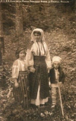 carte poștală ilustrată; Principesa Maria a Românieie alături de copiii săi, Principesa Mărioara și Principele Nicolae