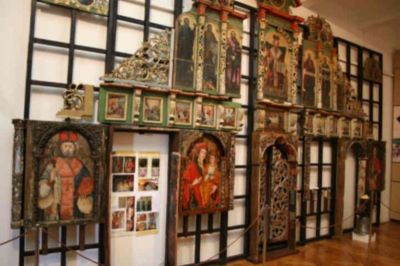 iconostasul bisericiii greco-catolice de la Tarna Mare