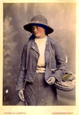 fotografie - Asbóth, Kamilla; Vânzătoare de fragi