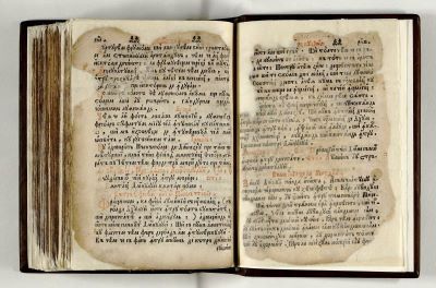 carte veche - Editorul cărții este mitropolitul Daniil al Țării Românești. Ediția din 1720 are la bază traducerea lui Antim Ivireanul din 1712; Octoih, acum a doua oară tălmăcit pre limba rumânească, spre înțeleagerea de obște și Tipărit la întâiul an al înălțatei domnii, a prea Luminatului oblăduitoriu a toată Țara Rumânească, Ioann Nicolae Alexandru Voevod