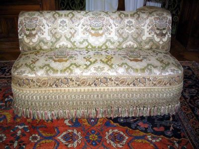 Canapea tip „ottoman”