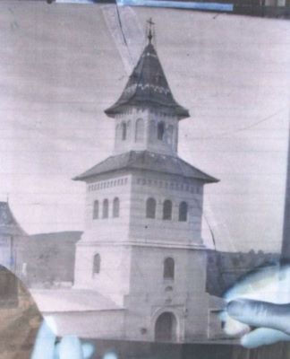 clișeu - necunoscut; Turnul de la intrarea în mănăstirea Sf. Ioan din Suceava