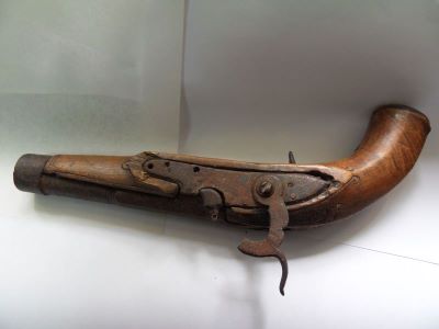 necunoscut; Pistol