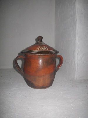 necunoscut; Capac de oală