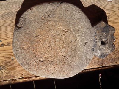 tavă (tigaie de piatră) - pietrar necunoscut; Lespede pentru plăcinte
