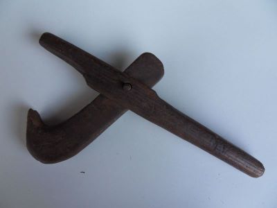 clește - meșter lemnar necunoscut; Trăgător de cercuri