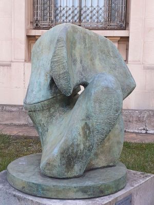 ronde-bosse - Moore, Henry Spencer; Încleștare