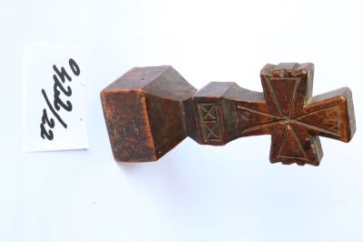 pristolnic; pecetar cruciform